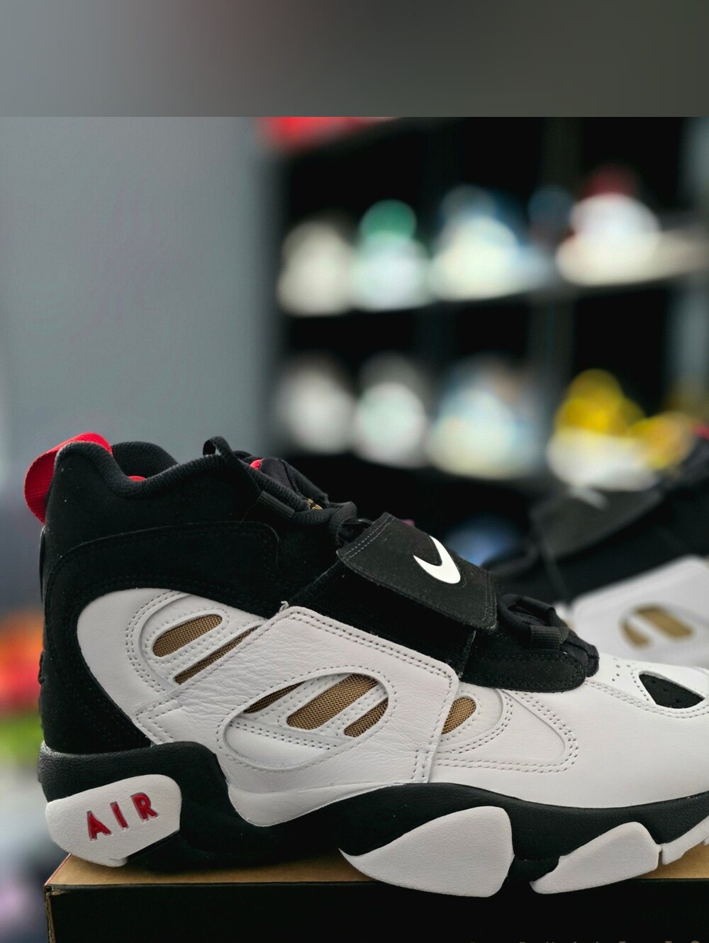 Nike Air Diamond Turf 2 49ers II7080-001 Unisex Basketball Sneakers - Picture 3 of 10